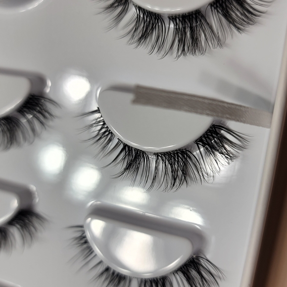 Flutterhabbit The Sweetheart Lashes - Picture 2 of 8